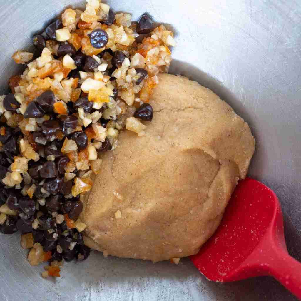A step in the recipe: Adding the raisin mixture to the dough.