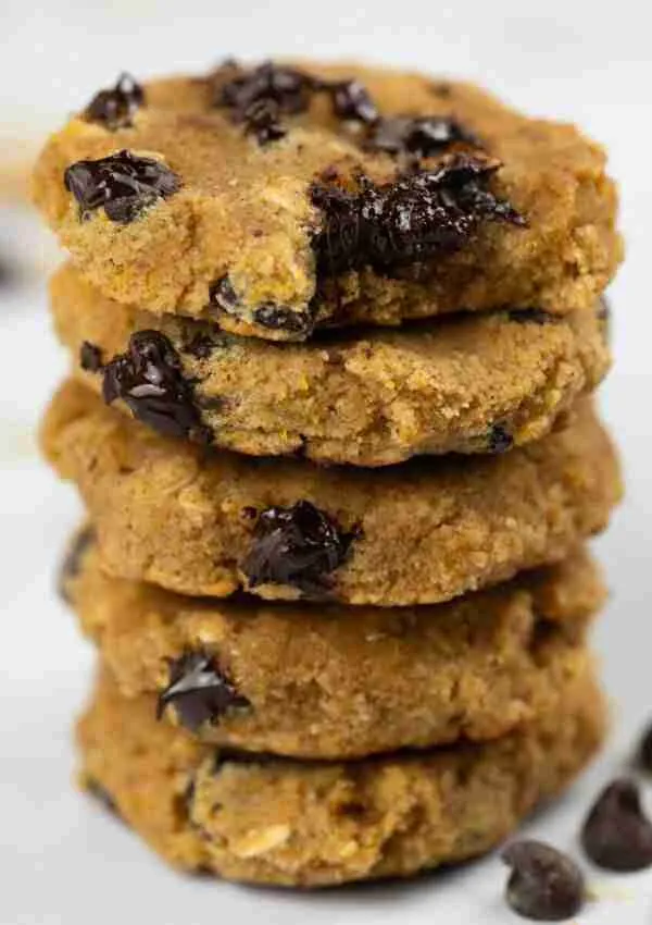 Pumpkin spice cookies with sugarfree chocolate chips and naturally glutenfree almond flour.