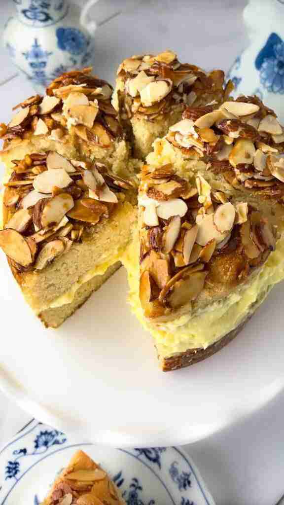 A gluten free bee sting cake with pudding and a honey-almond glaze. Also called a low carb Bienenstich cake.