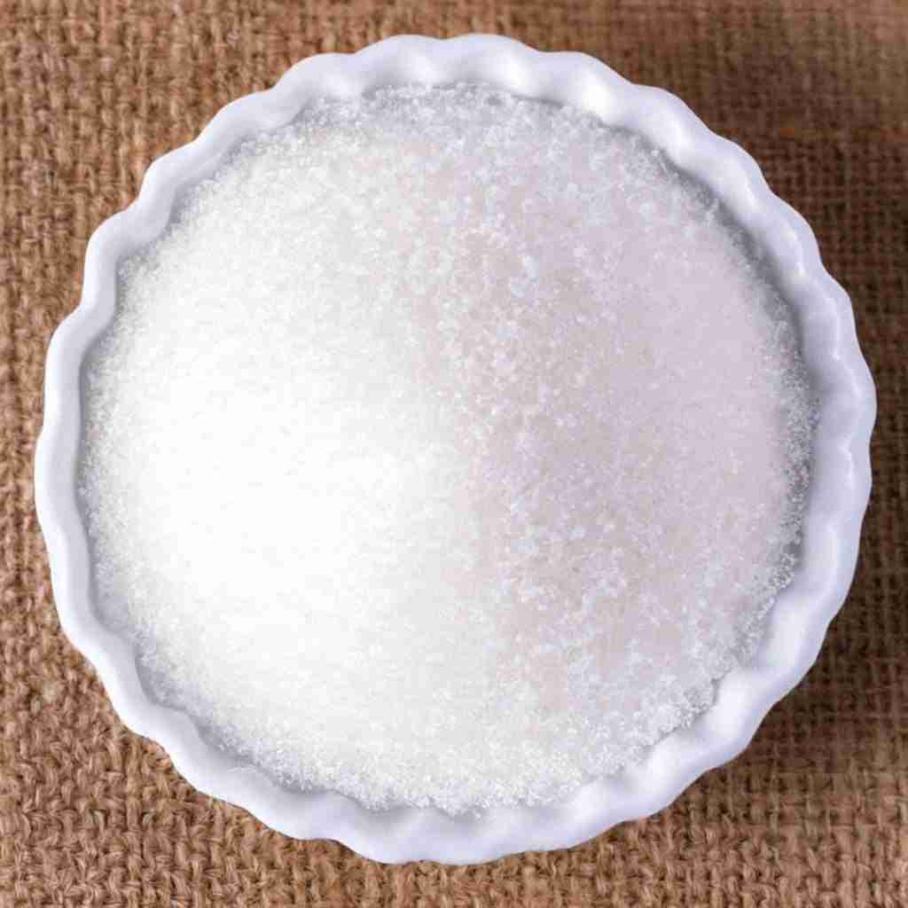 Monk fruit without erythritol: White monk fruit allulose blend in a bowl.
