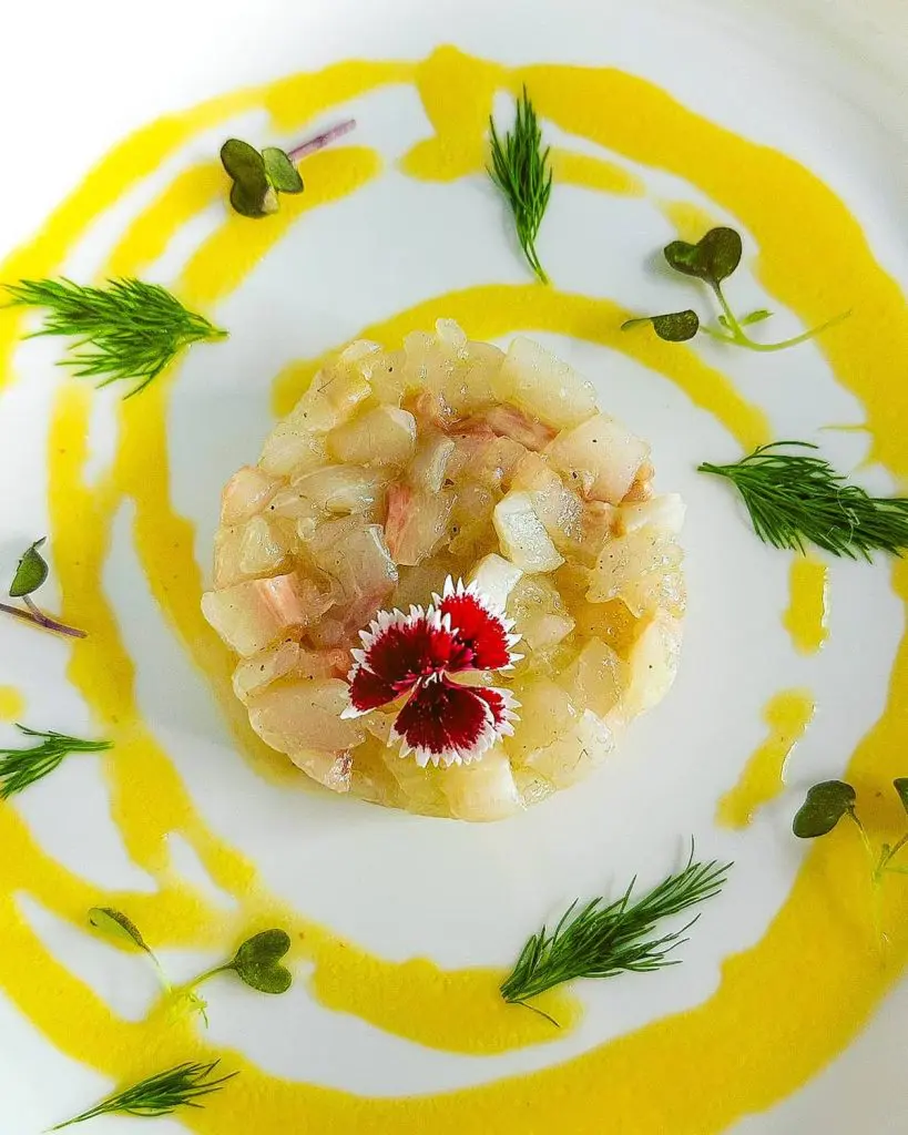 Dorado tartar with grapefruit vinaigrette at Agua Salada Restaurant in the Cabanyal, Valencia, Spain.