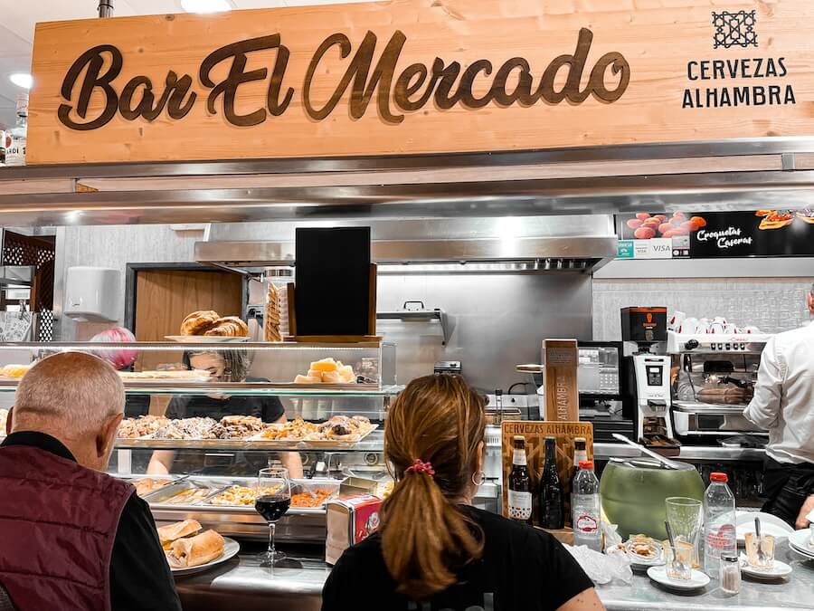 The counter of Bar El Mercado with tapas.