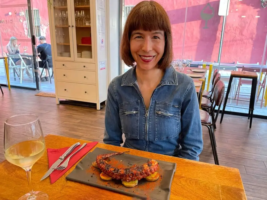 The author with a plate of grilled octopus on potatoes at Cienfuegos in the El Canyamelar district of Valencia, Spain.