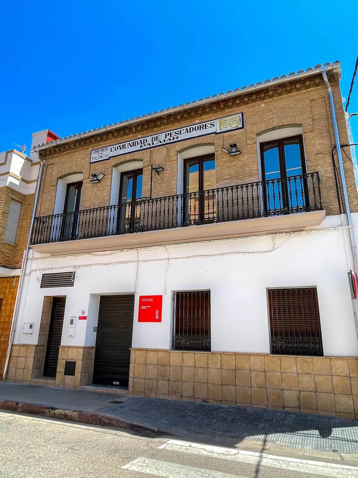 The municipal meeting hall for the Fisherman's Community in El Palmar, Valencia. Also called the Comunidad de Pescadores edificio.