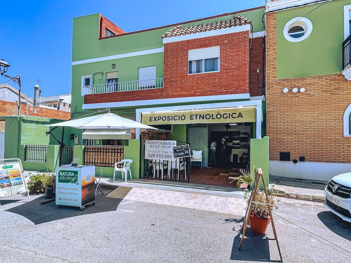 The building housing the ethnological exhibition in El Palmar, Valencia. It is also where you buy boat ride tickets.