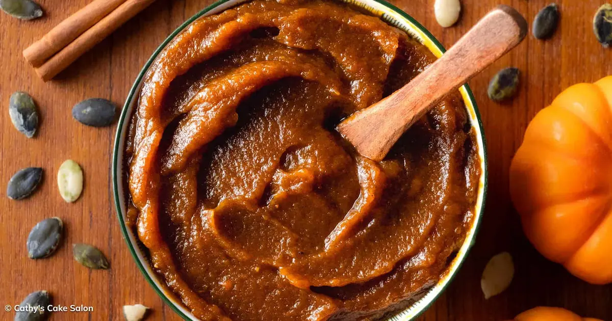 The result of this trader joes pumpkin butter copycat recipe: a bowl of homemade pumpkin butter.