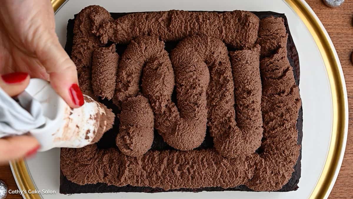 A step in the recipe: Pipe chocolate mousse onto the dark chocolate cake.
