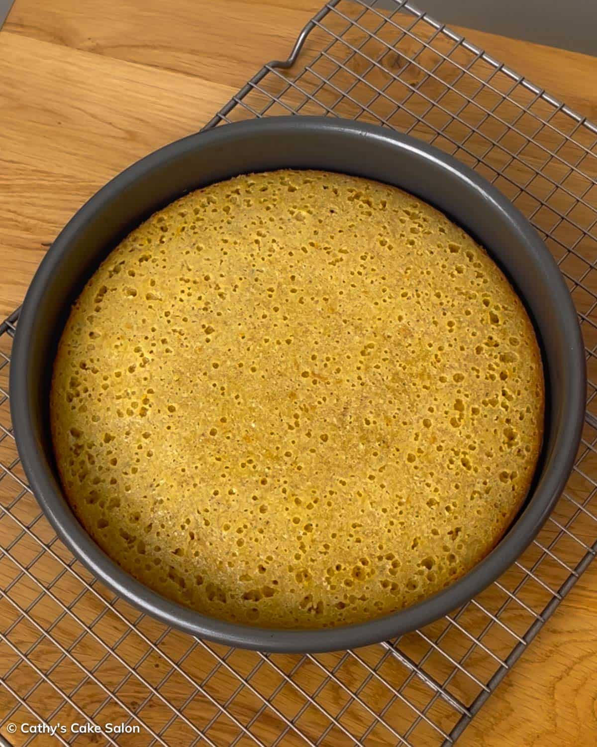A step in the recipe: Cool the baked Caribbean sponge cake in the pan for 10 minutes.
