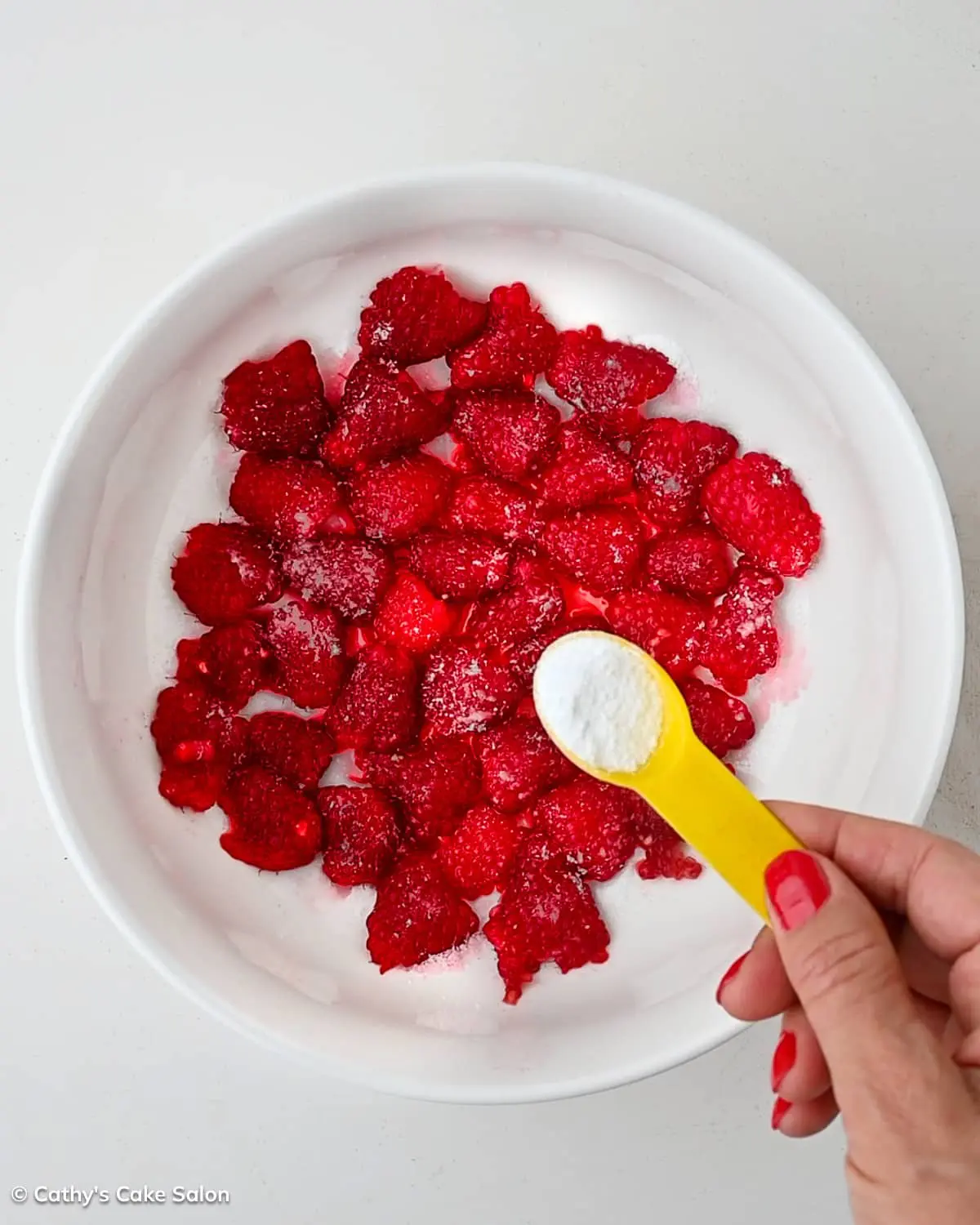 A step in the recipe: Prepare the raspberries.